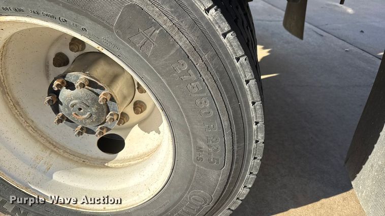 image for item NB9002 2004 Freightliner Business Class M2 box truck