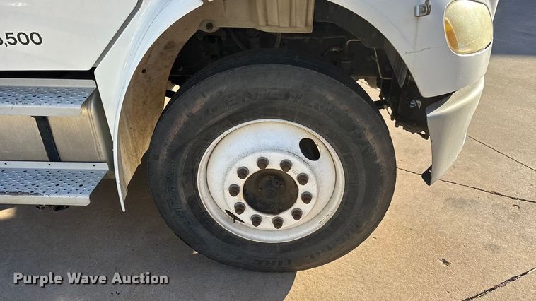 image for item NB9002 2004 Freightliner Business Class M2 box truck