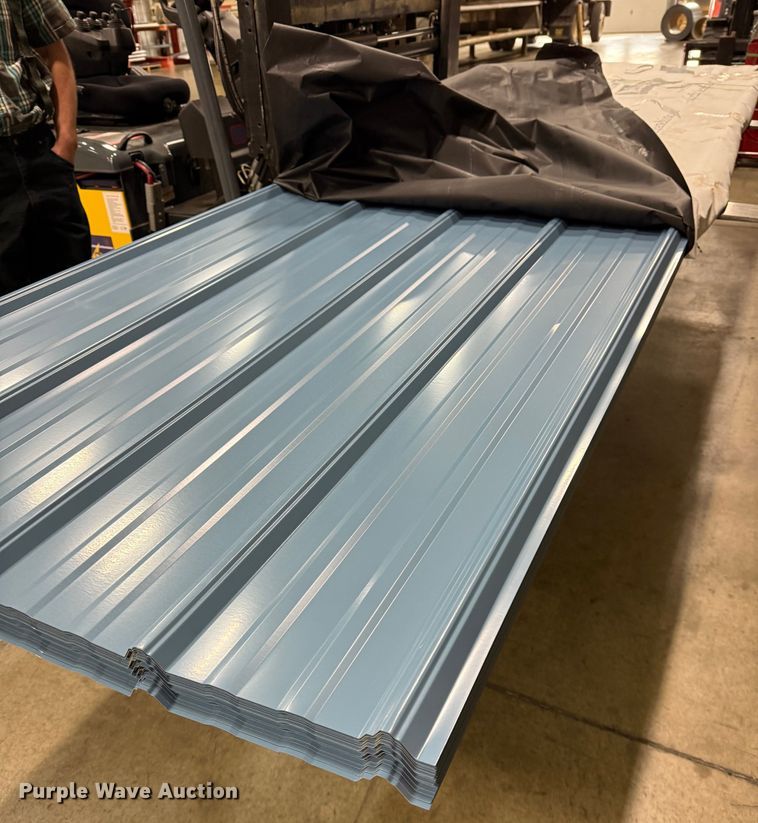 image for item NB9544 (51) sheets of metal siding/roofing