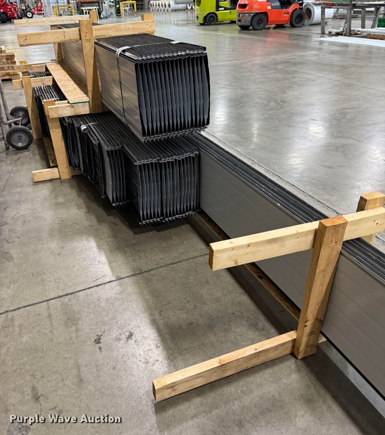 image for item NB9546 (143) sheets of metal siding/roofing