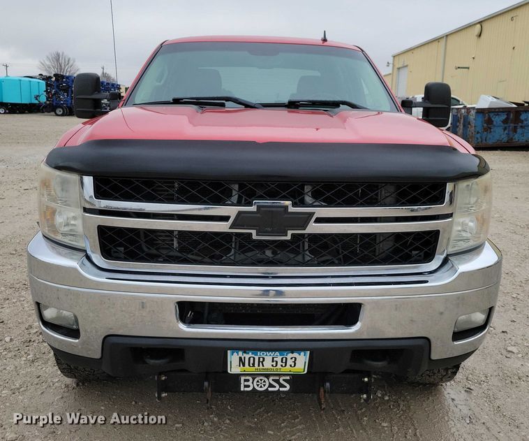 image for item NO9781 2011 Chevrolet Silverado 2500HD Crew Cab pickup truck