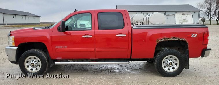 image for item NO9781 2011 Chevrolet Silverado 2500HD Crew Cab pickup truck
