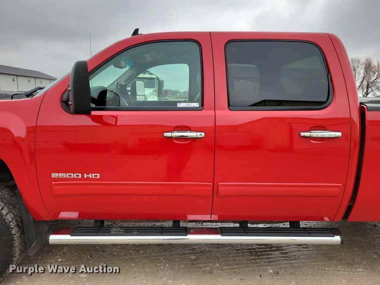 image for item NO9781 2011 Chevrolet Silverado 2500HD Crew Cab pickup truck