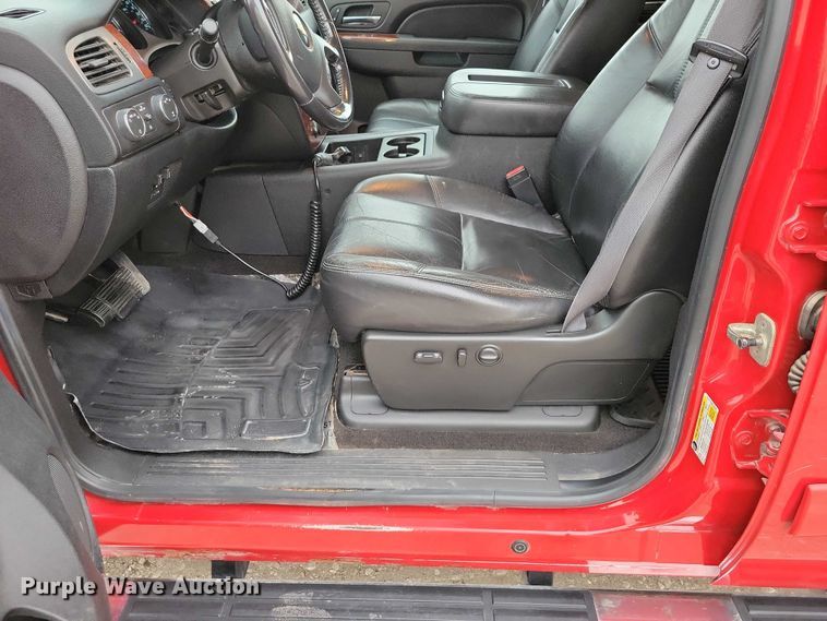 image for item NO9781 2011 Chevrolet Silverado 2500HD Crew Cab pickup truck