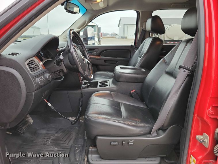 image for item NO9781 2011 Chevrolet Silverado 2500HD Crew Cab pickup truck