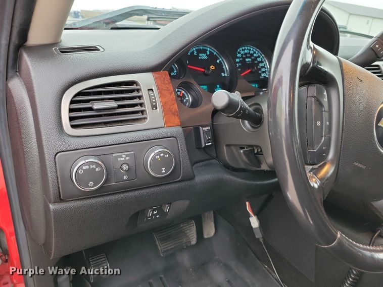 image for item NO9781 2011 Chevrolet Silverado 2500HD Crew Cab pickup truck