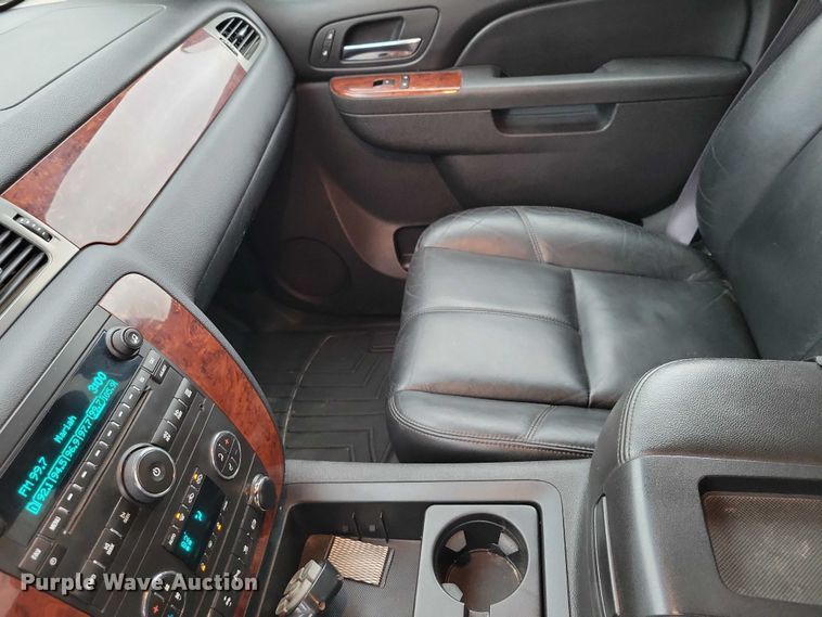 image for item NO9781 2011 Chevrolet Silverado 2500HD Crew Cab pickup truck