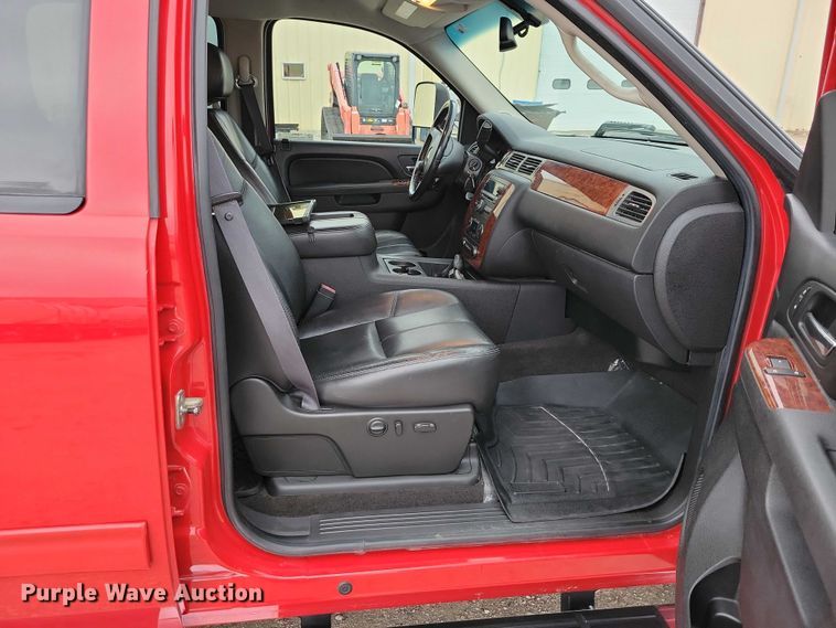 image for item NO9781 2011 Chevrolet Silverado 2500HD Crew Cab pickup truck