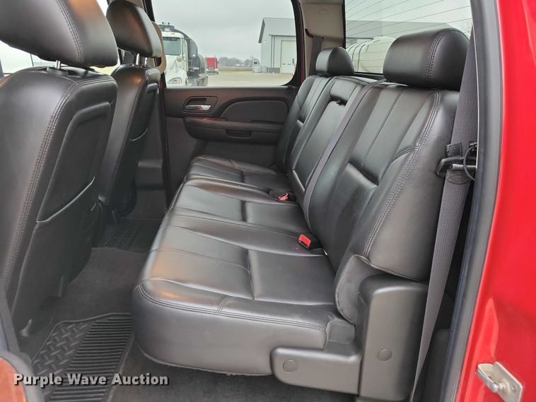 image for item NO9781 2011 Chevrolet Silverado 2500HD Crew Cab pickup truck