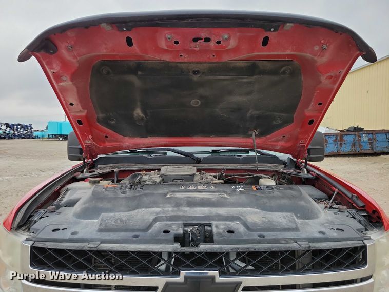 image for item NO9781 2011 Chevrolet Silverado 2500HD Crew Cab pickup truck