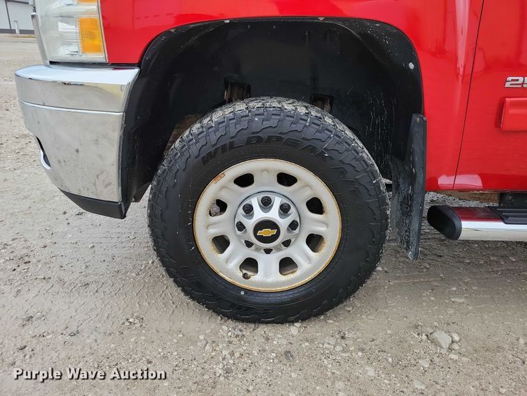 image for item NO9781 2011 Chevrolet Silverado 2500HD Crew Cab pickup truck