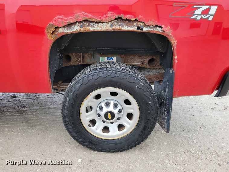 image for item NO9781 2011 Chevrolet Silverado 2500HD Crew Cab pickup truck