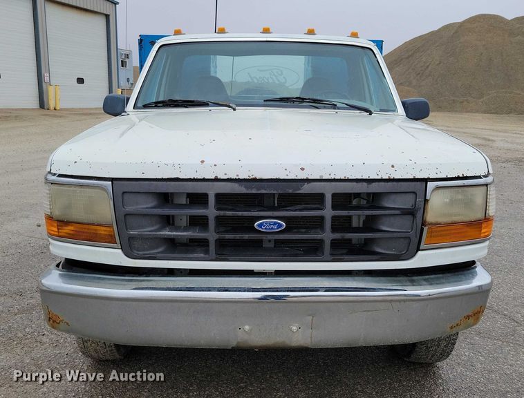 image for item NO9788 1996 Ford F350 XL flatbed pickup truck