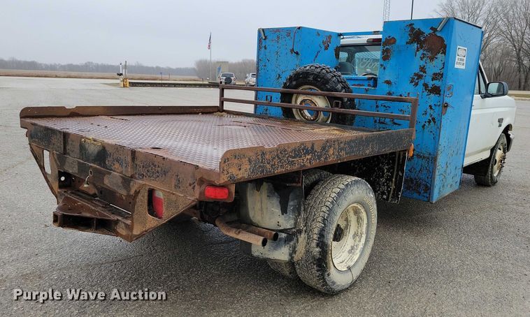 image for item NO9788 1996 Ford F350 XL flatbed pickup truck