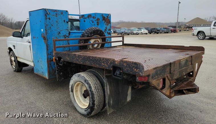 image for item NO9788 1996 Ford F350 XL flatbed pickup truck