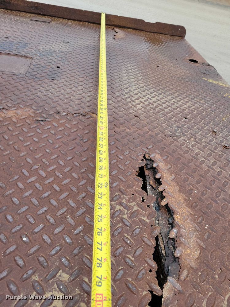 image for item NO9788 1996 Ford F350 XL flatbed pickup truck