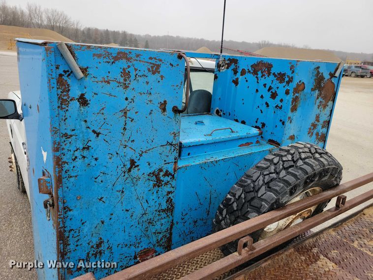 image for item NO9788 1996 Ford F350 XL flatbed pickup truck