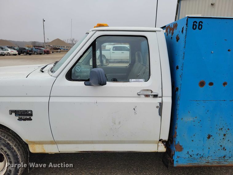 image for item NO9788 1996 Ford F350 XL flatbed pickup truck