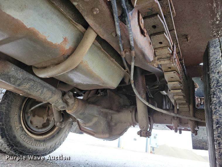 image for item NO9788 1996 Ford F350 XL flatbed pickup truck