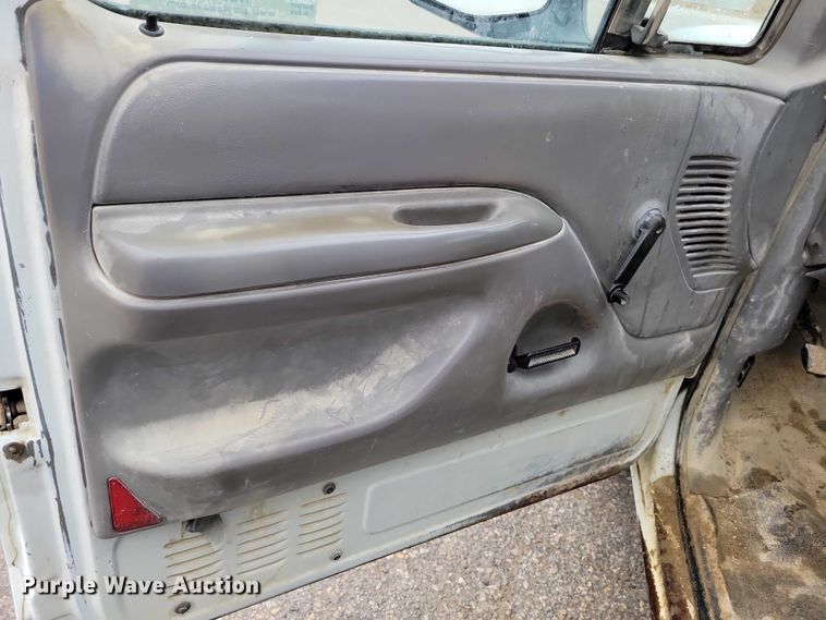 image for item NO9788 1996 Ford F350 XL flatbed pickup truck