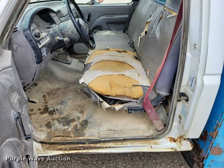 image for item NO9788 1996 Ford F350 XL flatbed pickup truck