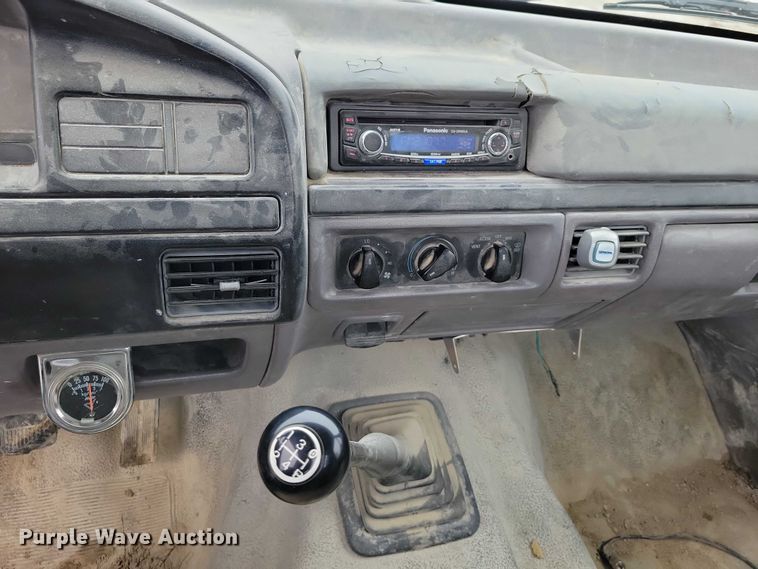 image for item NO9788 1996 Ford F350 XL flatbed pickup truck