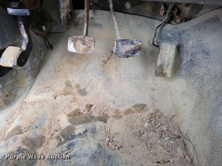 image for item NO9788 1996 Ford F350 XL flatbed pickup truck