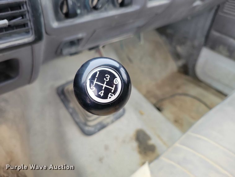 image for item NO9788 1996 Ford F350 XL flatbed pickup truck