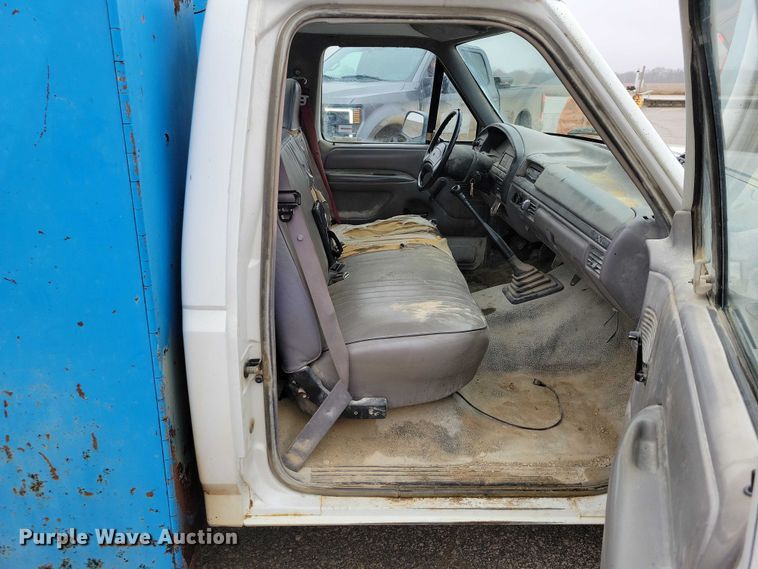 image for item NO9788 1996 Ford F350 XL flatbed pickup truck