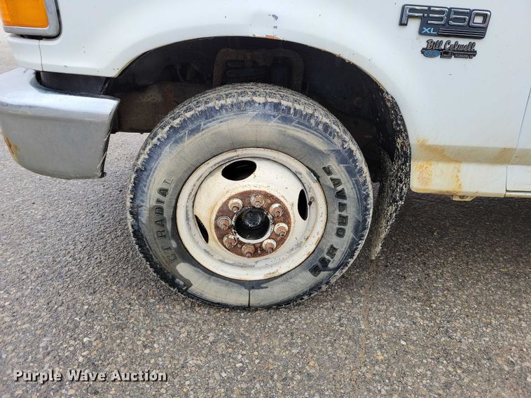 image for item NO9788 1996 Ford F350 XL flatbed pickup truck