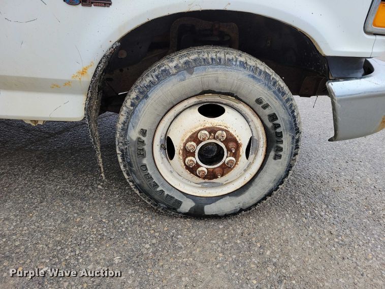 image for item NO9788 1996 Ford F350 XL flatbed pickup truck