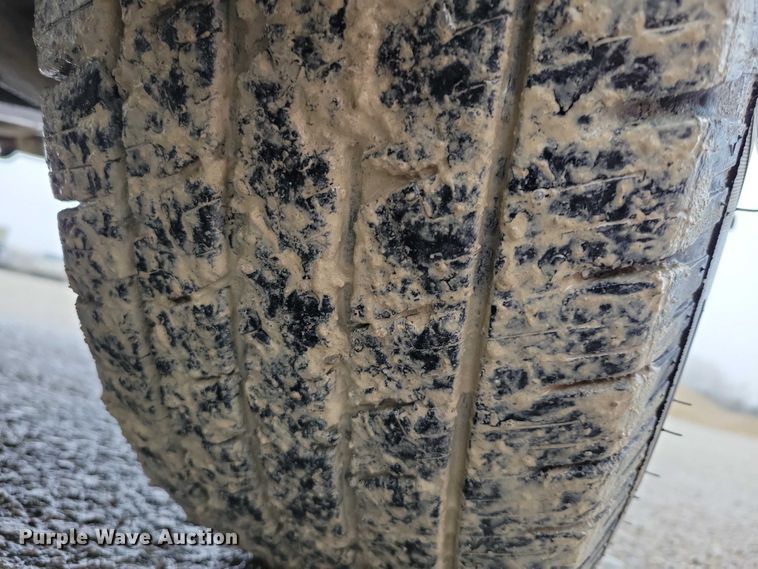 image for item NO9788 1996 Ford F350 XL flatbed pickup truck