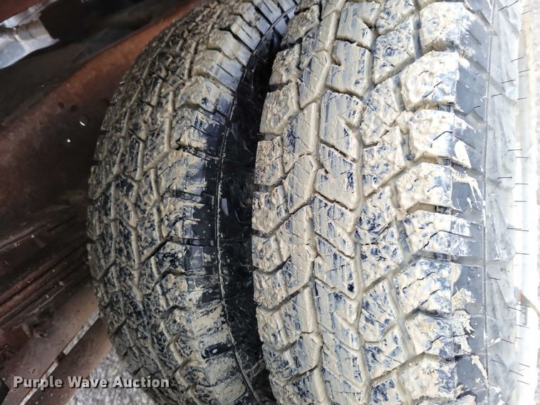 image for item NO9788 1996 Ford F350 XL flatbed pickup truck