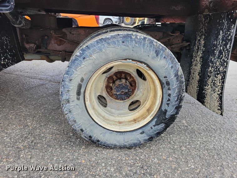 image for item NO9788 1996 Ford F350 XL flatbed pickup truck