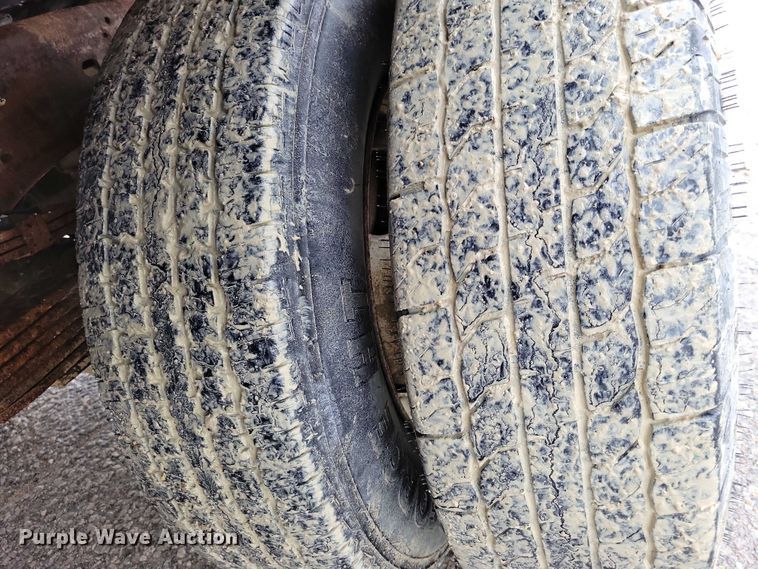 image for item NO9788 1996 Ford F350 XL flatbed pickup truck