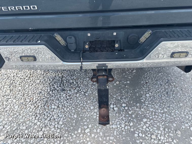 image for item YA0992 2020 Chevrolet Silverado 2500HD Crew Cab pickup truck