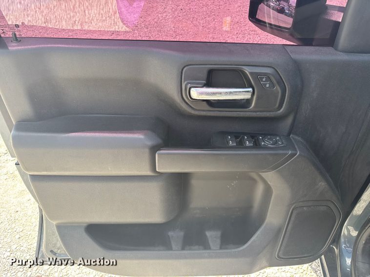 image for item YA0992 2020 Chevrolet Silverado 2500HD Crew Cab pickup truck