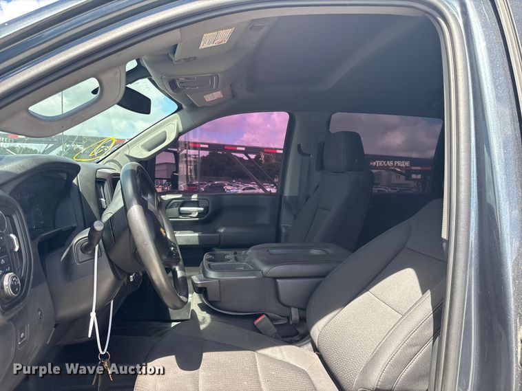 image for item YA0992 2020 Chevrolet Silverado 2500HD Crew Cab pickup truck