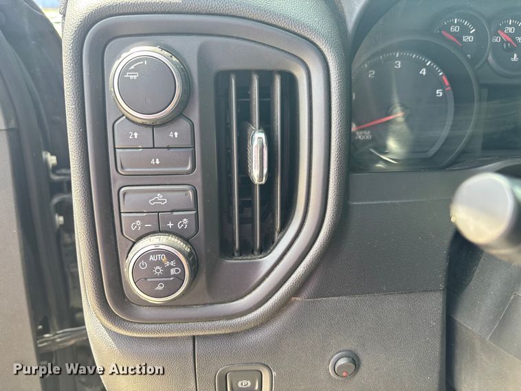 image for item YA0992 2020 Chevrolet Silverado 2500HD Crew Cab pickup truck