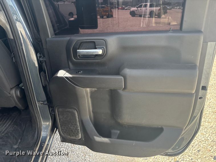 image for item YA0992 2020 Chevrolet Silverado 2500HD Crew Cab pickup truck