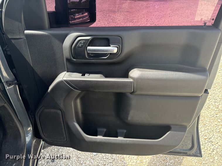 image for item YA0992 2020 Chevrolet Silverado 2500HD Crew Cab pickup truck