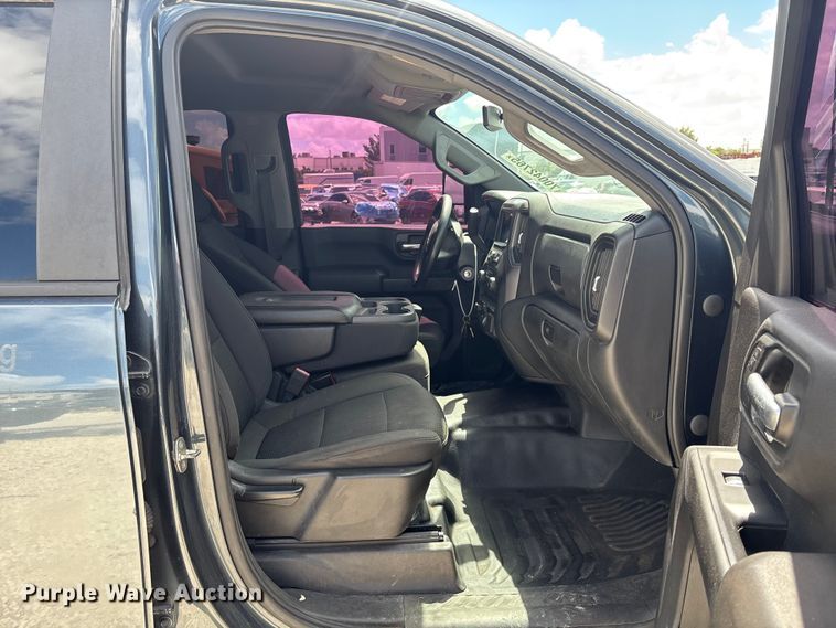 image for item YA0992 2020 Chevrolet Silverado 2500HD Crew Cab pickup truck