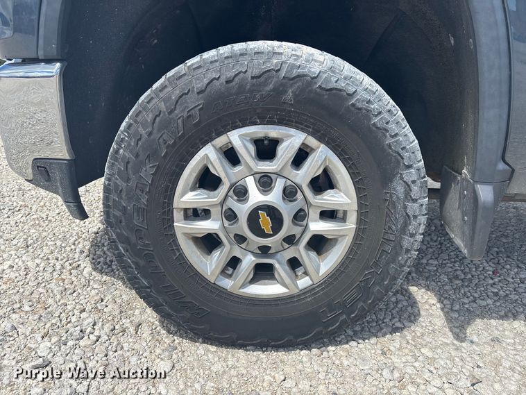 image for item YA0992 2020 Chevrolet Silverado 2500HD Crew Cab pickup truck