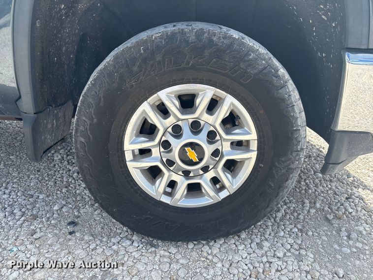 image for item YA0992 2020 Chevrolet Silverado 2500HD Crew Cab pickup truck