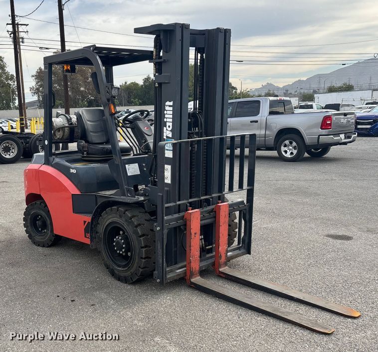 image for item YA1013 Tailift PFG30 forklift