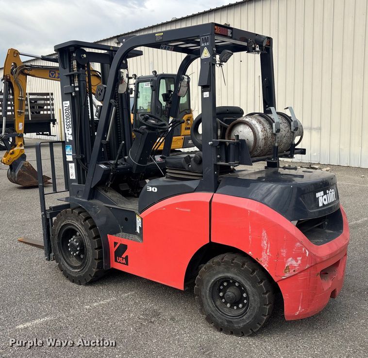 image for item YA1013 Tailift PFG30 forklift