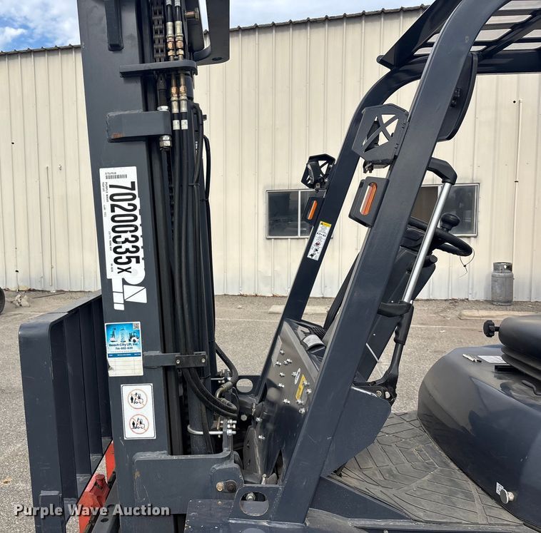 image for item YA1013 Tailift PFG30 forklift