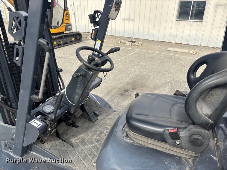 image for item YA1013 Tailift PFG30 forklift