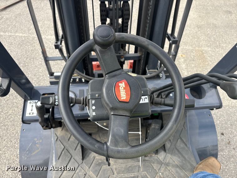 image for item YA1013 Tailift PFG30 forklift