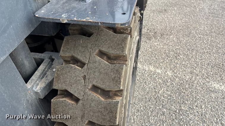 image for item YA1013 Tailift PFG30 forklift